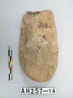 藏品(舌刃打製石斧)的圖片